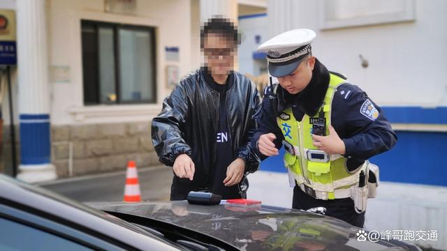 B体育豪车无牌上高架遭网友举报郑州沿线元(图3)