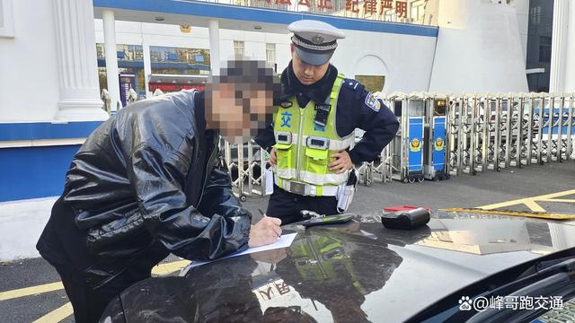 B体育豪车无牌上高架遭网友举报郑州沿线元(图2)