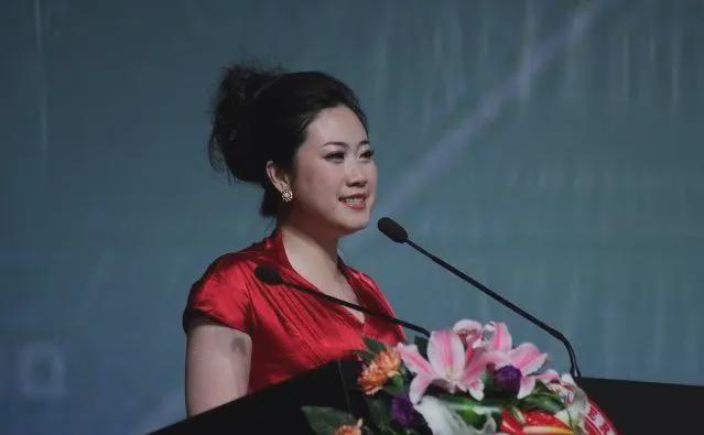 Bsports体育芙蓉姐姐：靠扮丑成网红最火时被男友抛弃从普信女到身价过亿(图7)